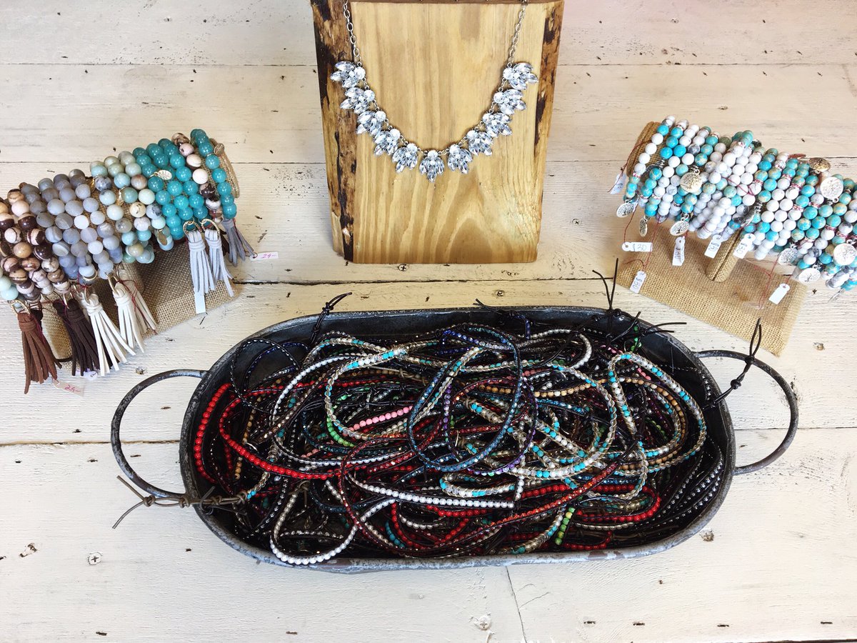 allaboutthat00's tweet photo. Last day to shop 30% off Jewelry! Stop by before you miss out on this AMAZING deal! ❤️🎊 https://t.co/vOmmxxURJ3