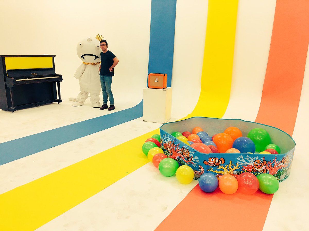 JasKub's tweet image. Just a little improv set design with @exitkidband @_EmreTurkmen_