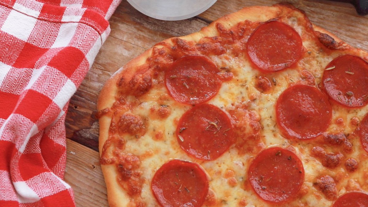 gemstaff16's tweet photo. 🍕 One Bread Dough, Endless Pizzas! Get my Crazy Dough Pizza recipe: https://t.co/5rZl9X2R0U #pizza #BoldBaking🍕 https://t.co/LBDJ20JfPb