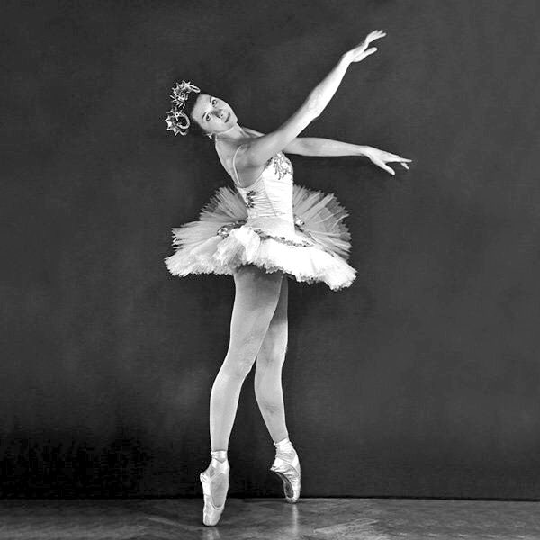 AgeingBetter's tweet photo. Happy 90th Birthday to Dame #BerylGrey. New #biography out of this outstanding #ballet #dancer, President of @ENBallet & @ISTDdance https://t.co/PdPZEtTkNi