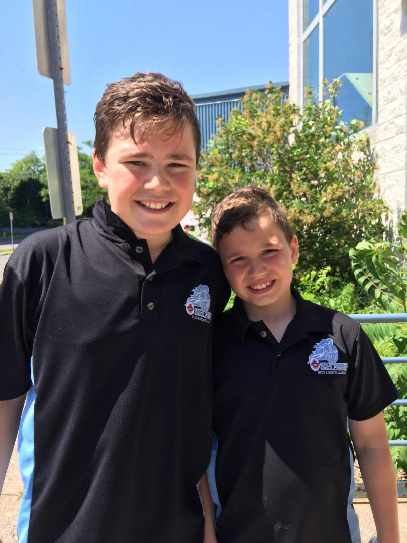 LacrosseOshawa's tweet photo. These 2 bros @LaxShackTweets headed to the finals @StCatharinesJrA #legendsoflacrosse tourney!! #Novice1 #peewee1 good luck to both teams! https://t.co/r0ZcW0wF50