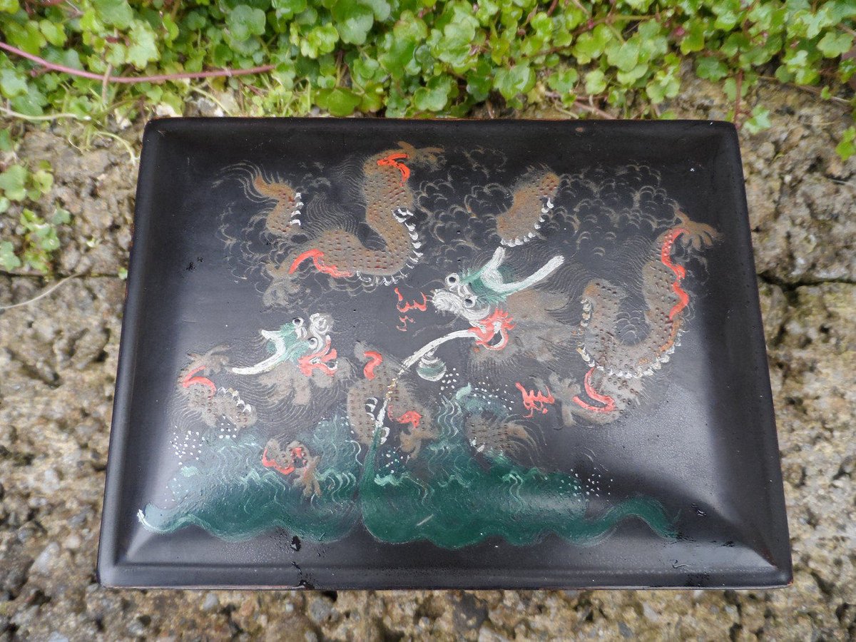 Investkonnect's tweet image. Antique / Vintage Chinese laquer - papier mache lidded box with dragon… tuppu.net/d7f8cfca #Decor #LacqueredBox