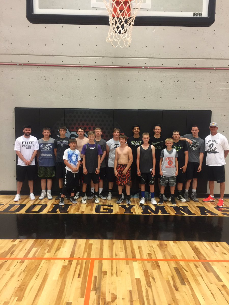 Coach_Dunn's tweet photo. Had an outstanding week with the Syracuse, Kansas boys high school team. An incredible group of young men. #TeamMEB https://t.co/VAnLaotdyE