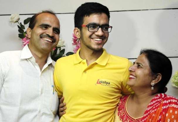 mathrubhumi's tweet photo. Watching cartoons acted as stress-buster for IIT-JEE topper https://t.co/soRKqxL287 #IITJEETopper #topper https://t.co/fj8xMdlGaZ