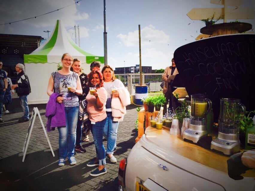 MultiMini's tweet photo. Afgelopen vrijdag serveerden we zomerse @FNV cocktails. Een housewarming party voor hun nieuwe kantoorpand! @TheFoodLineup https://t.co/KpNWKOAxdw