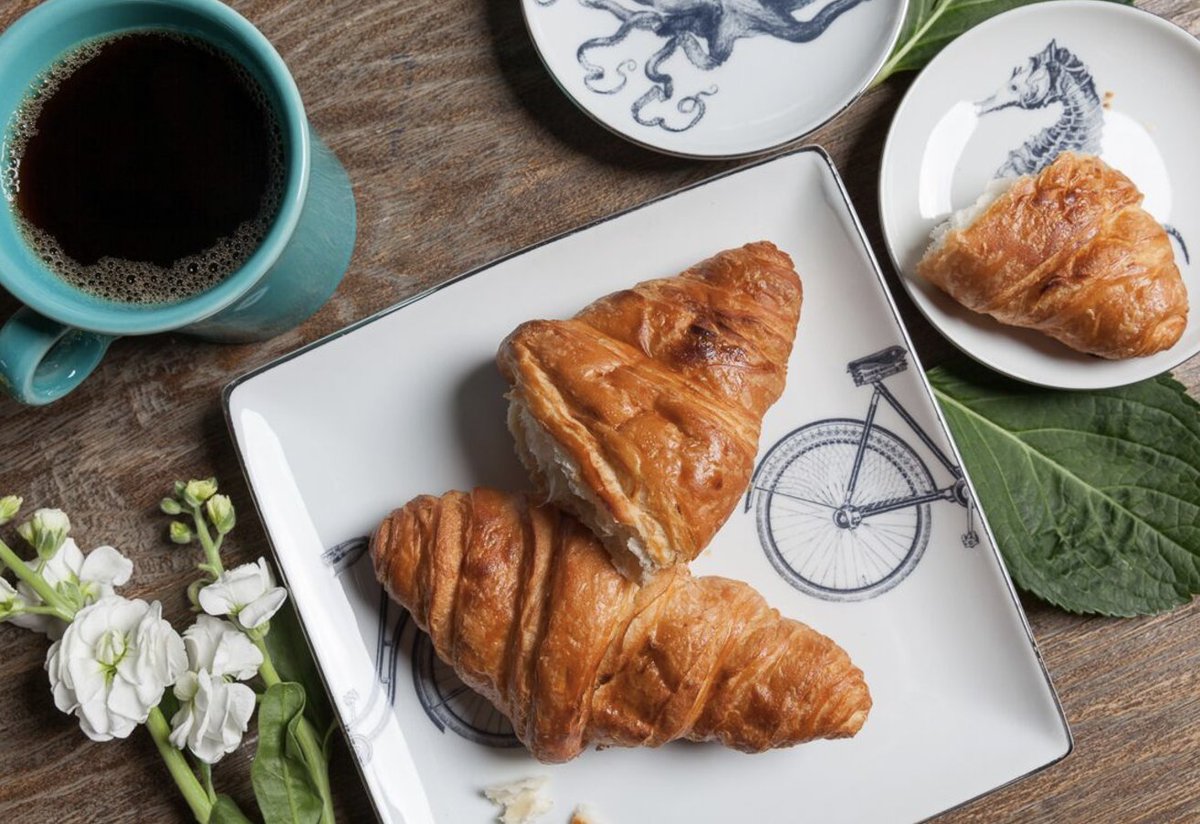 Mitchell__Black's tweet photo. Our idea of French lessons: Cafรฉ + Croissants.
Pictured: Set of 4 โHersโ Bicycle plates from #MitchellBlack. https://t.co/o951W7aRHR https://t.co/6JdrWxsVUf