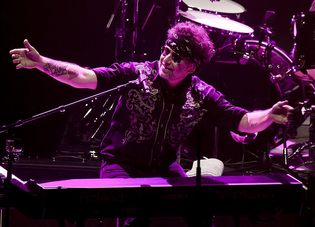 conciertoradio's tweet photo. ¿Quieres boletos para el show de Andrés Calamaro en Santiago? Vota por tu favorita en #ElCompilado y podrás ganar ► https://t.co/jZSfenhv4V https://t.co/ORUHaI9TpW