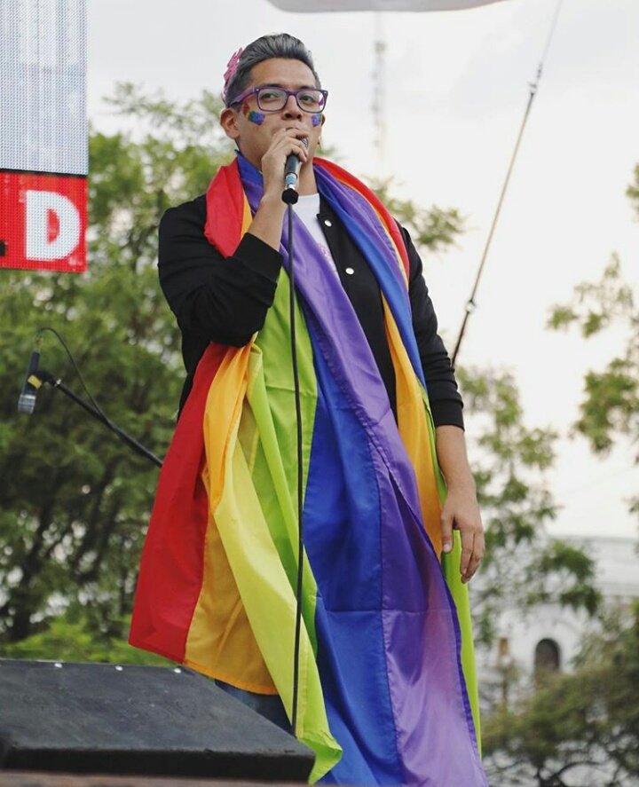 SoySolaArmy's tweet photo. #Pride2017 https://t.co/q4JfaRQfJm