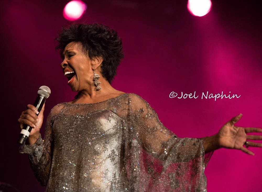 MusicLifeMag's tweet photo. Thank you @MsGladysKnight for a fantastic show last night at @SenecaCasinos. Photo taken last night for @MusicLifeMag...more to come soon! https://t.co/AUSlphFCMy