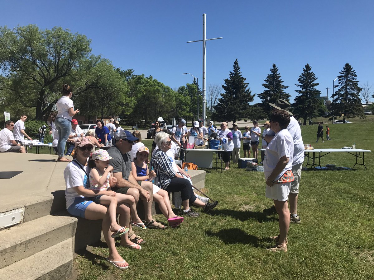 1063jetfm's tweet photo. Doing a nice warm up with Ohana Yoga & Wellness Centre at the Alzheimer's Walk at the waterfront! #summerfunrunner https://t.co/Au56fGZNoQ