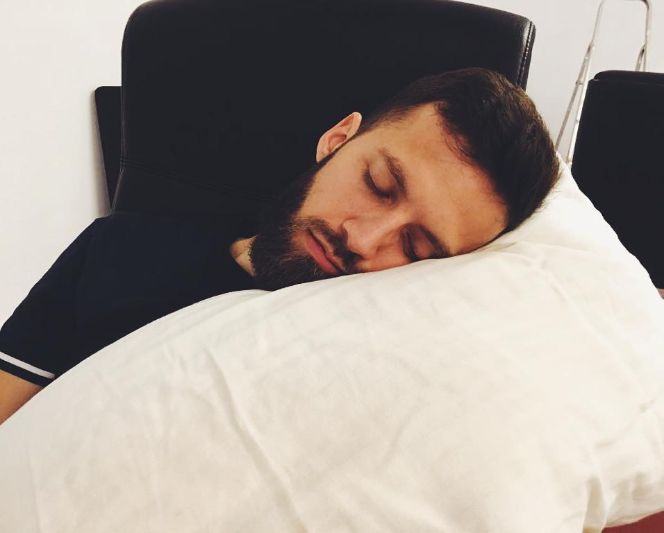bearoid's tweet photo. Shooting the music video w/ @davidcampor for my new single #AnAnswer 😴😴😴 #INeedSomeSleep #MeMuero https://t.co/q0msm3VHEv https://t.co/T8Yu8M5pNk