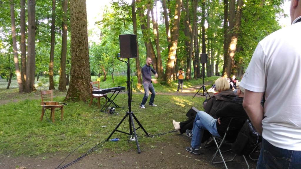 54Betti's tweet image. Работает несколько площадок