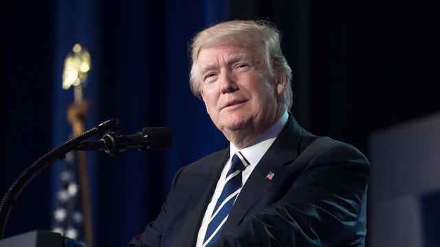 thehill's tweet photo. Economy emerges as bright spot for Trump https://t.co/jEtpKG6WSv https://t.co/NQF1nKzyjI