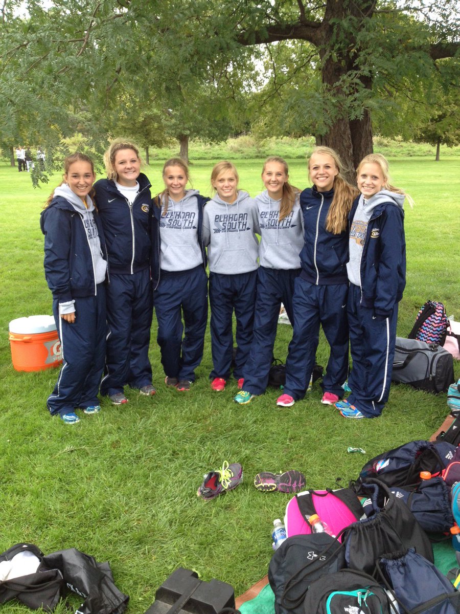 ClevengerMolly's tweet photo. Happy birthday Lauren! I hope your day is awesome! 🎉 I will really miss running with you! https://t.co/eskuweoynE