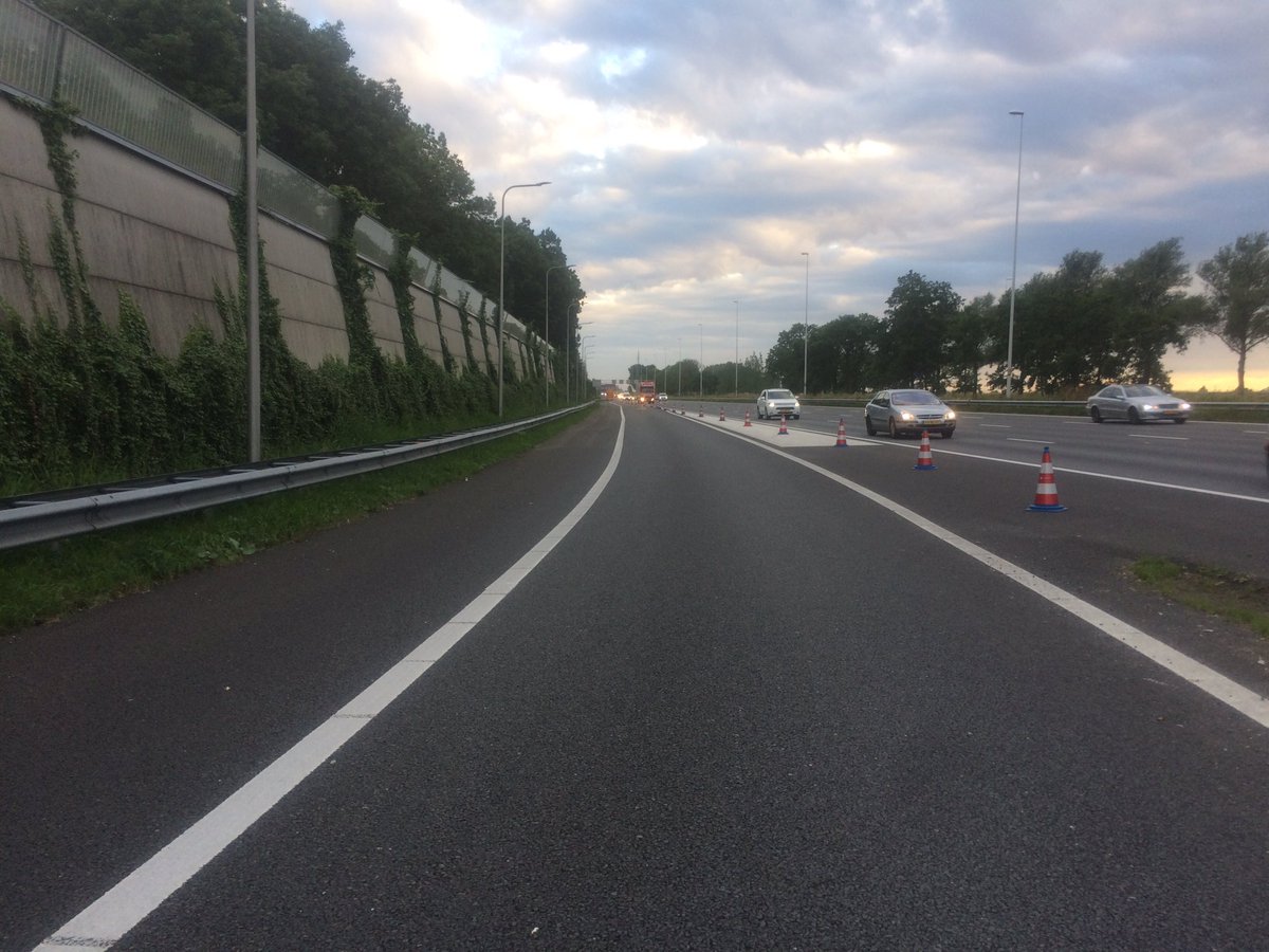 gwoonArthur's tweet photo. #A12 R 33,0 thv #Reeuwijk in opdracht tankstation #DeAndel afsluiten door middel van een verkeersmaatregel ivm een incident. Volg @112HM https://t.co/q6nUh5p2WC