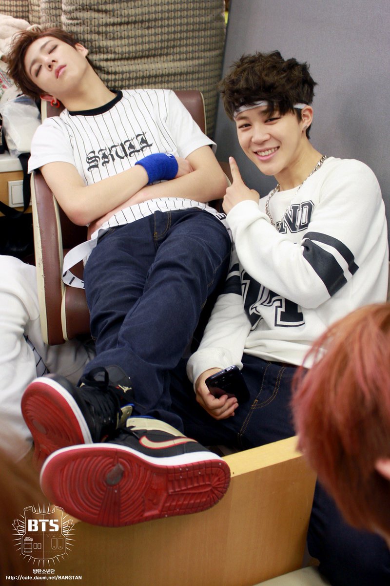 yabaiadair's tweet photo. I'm either Jimin or Jungkook.
There is no in between.
#BTSWEEK #2017BTSWEEK #2017BTSFESTA #4YEARSWITHBTS #GoldenMaknae #ChimChim https://t.co/P569fzvhC9