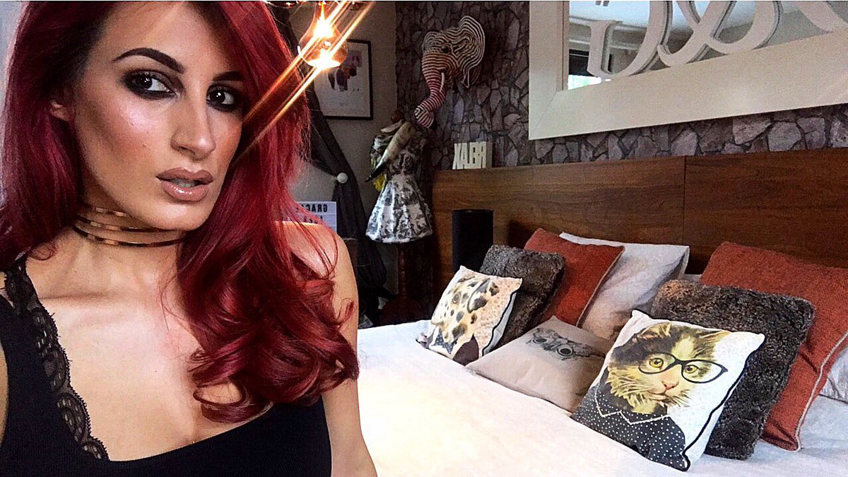 NGreynolds's tweet photo. #Redhead https://t.co/x1OUSxmqxt