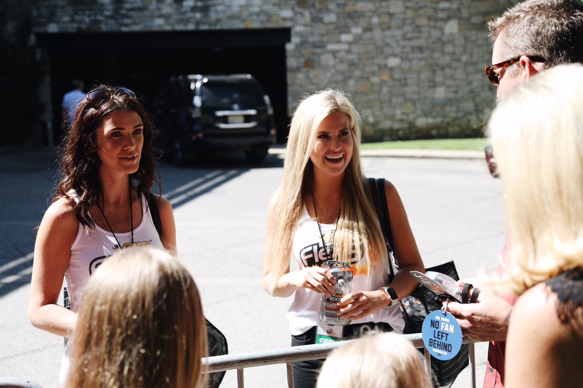 wrnashville's tweet photo. Last day of #CMAFest! We’ve had a blast this week at the #BICSipNShave at @WMNashville! Thanks @BICRazors! #ad https://t.co/gsqjCo8CRj