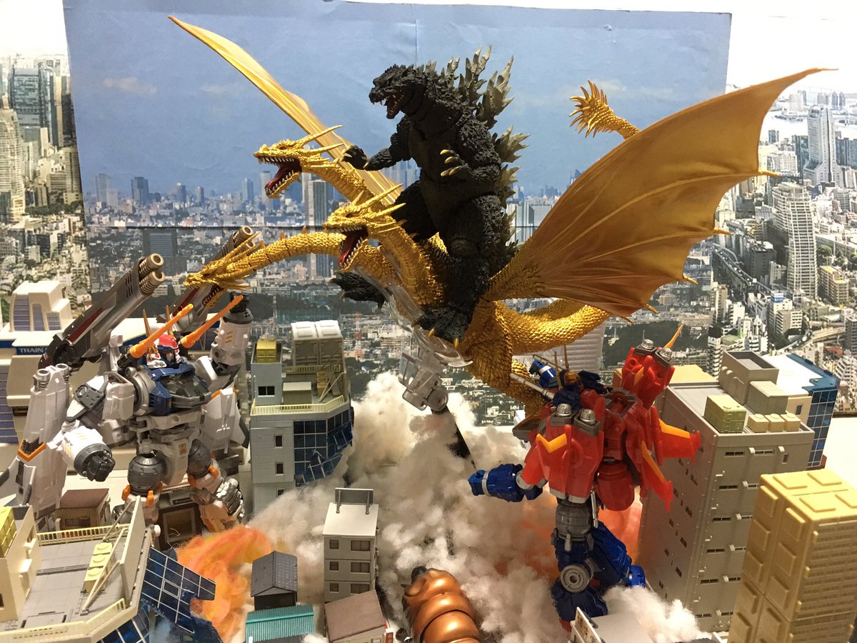 タカ Kom No Twitter ゴジラ キングギドラの最凶タッグを迎え討つダイアバトルス 圧倒的なパワーの前に歯が立たないとおもわれたが ひょっこり現れた幼虫モスラの糸吐き攻撃で一件落着 モンスターアーツ ダイアクロン