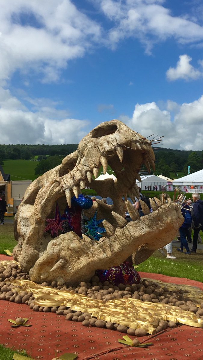 MisterF1SH's tweet photo. A great week at #RHSChatsworth @ChatsworthHouse. Looking forward to 6 June 2018 @The_RHS https://t.co/hKWRm7iA5N