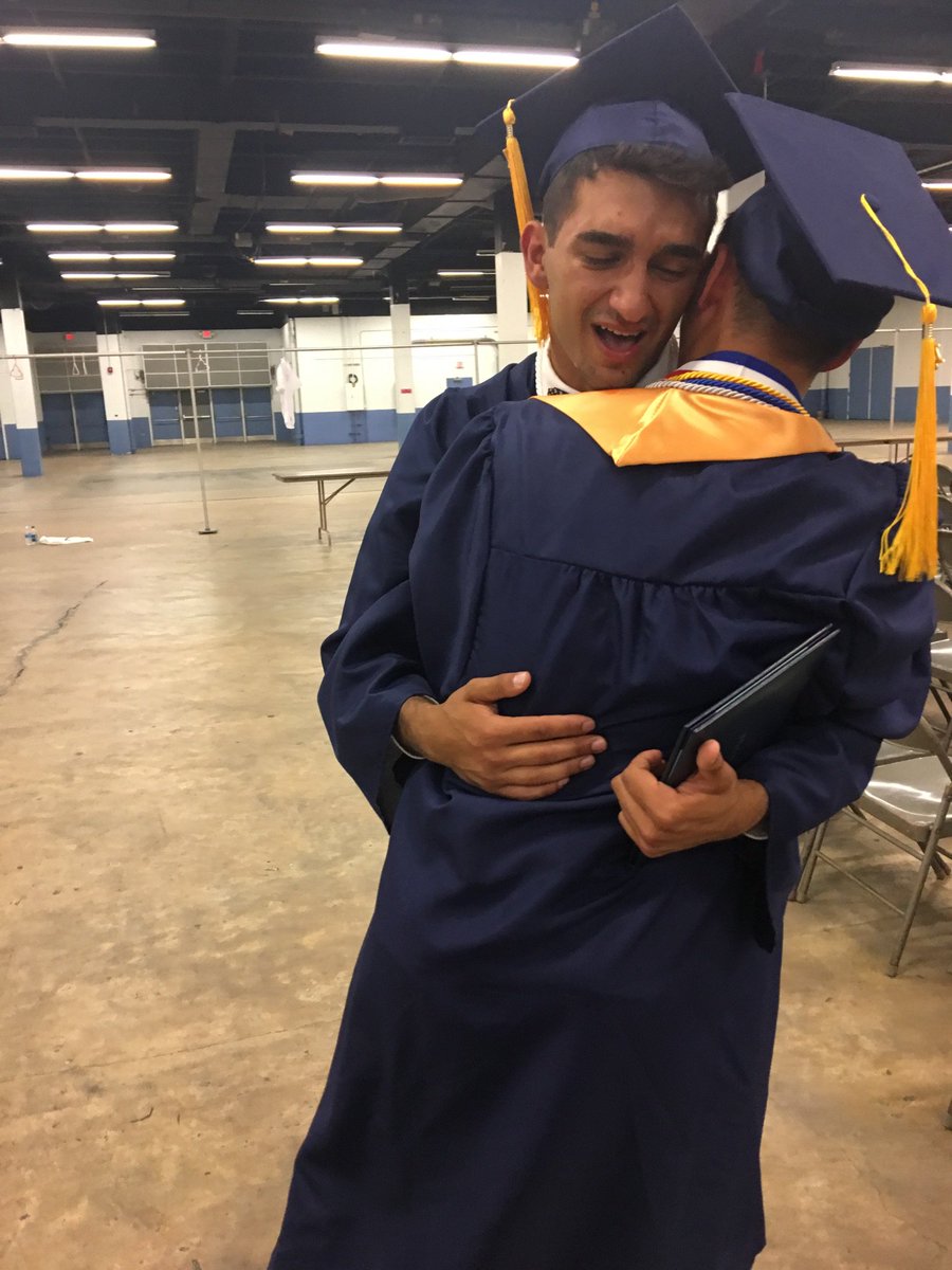 chriskick007's tweet photo. True friendship. https://t.co/5FIja42yei