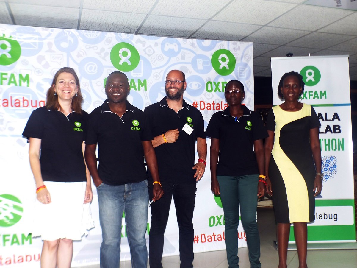 pctechmagazine's tweet image. Team from Oxfam pose for a group photo with the team from @hivecolab #datalabug