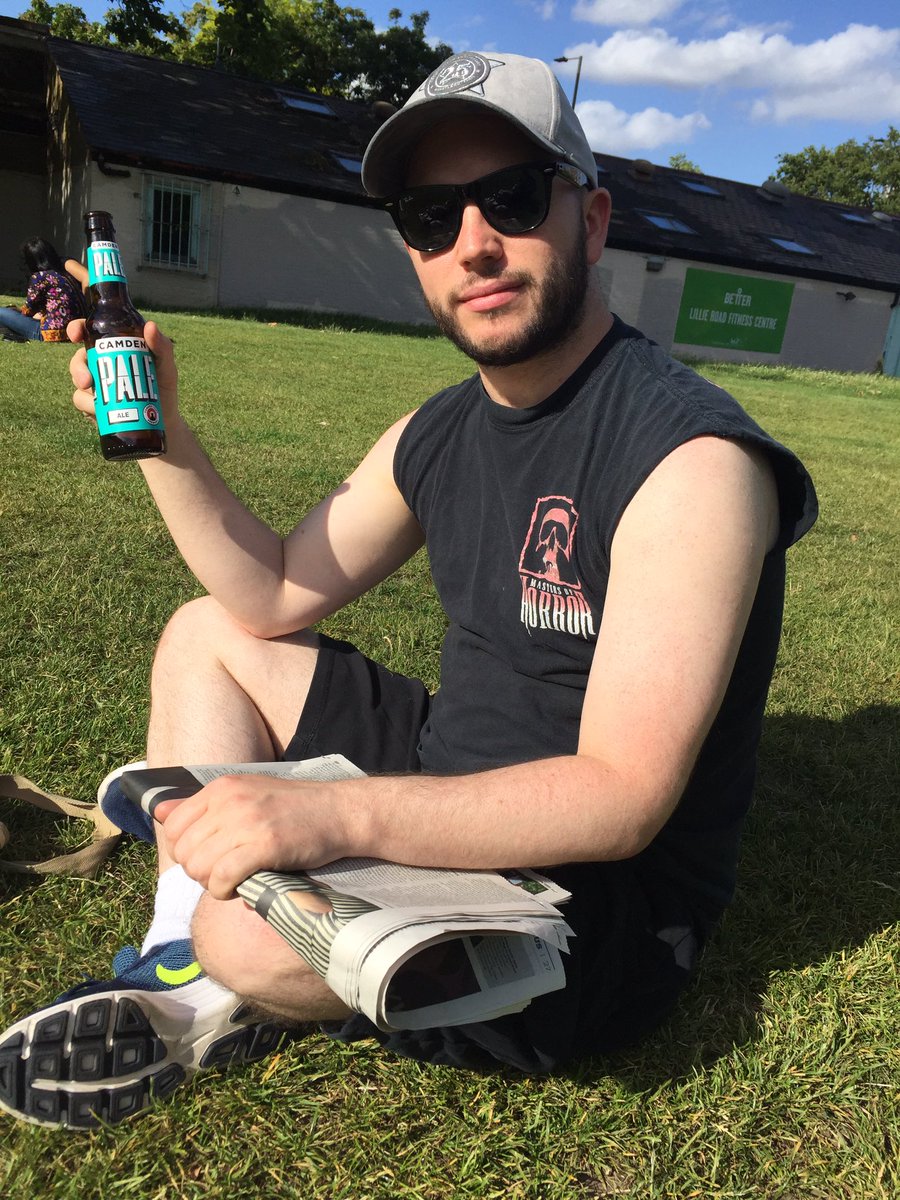 HenleyAlice's tweet photo. @PaperPlatePete calls this his 'redneck intellectual' look. Summer 2017. #redneck #intellectual #beerinthepark #lazysunday #youneedatan https://t.co/LTAsaGg7to
