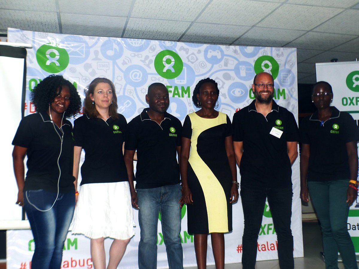 pctechmagazine's tweet image. Team from Oxfam pose for a group photo with the team from @hivecolab #datalabug