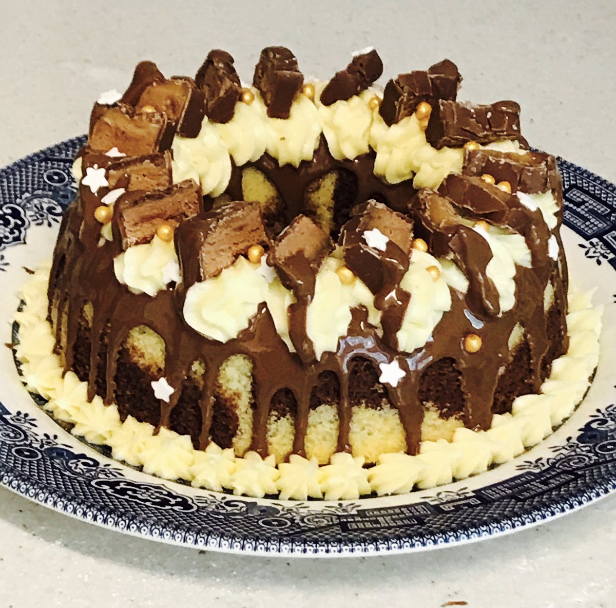 Lujaha's tweet photo. Cake all ready for Dads birthday #baking #homemade #chocolate #cake https://t.co/oUf8O4PJrL