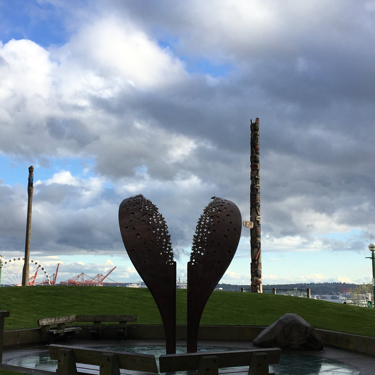 BUTCHBLUM's tweet photo. #soSeattleSunday #victorsteinbeckpark @SeattleParks #statue #pikeplacemarket https://t.co/eUJPD0eiT5