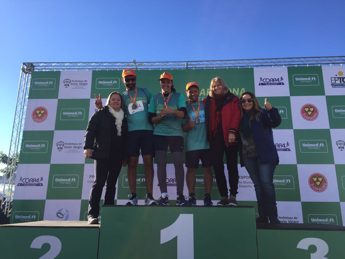 cootravipa's tweet photo. Domingo de orgulho dos nossos atletas! A diretoria e colegas prestigiaram os cooperados que participaram da #MaratonadePOA ! https://t.co/0kQjouwxKs
