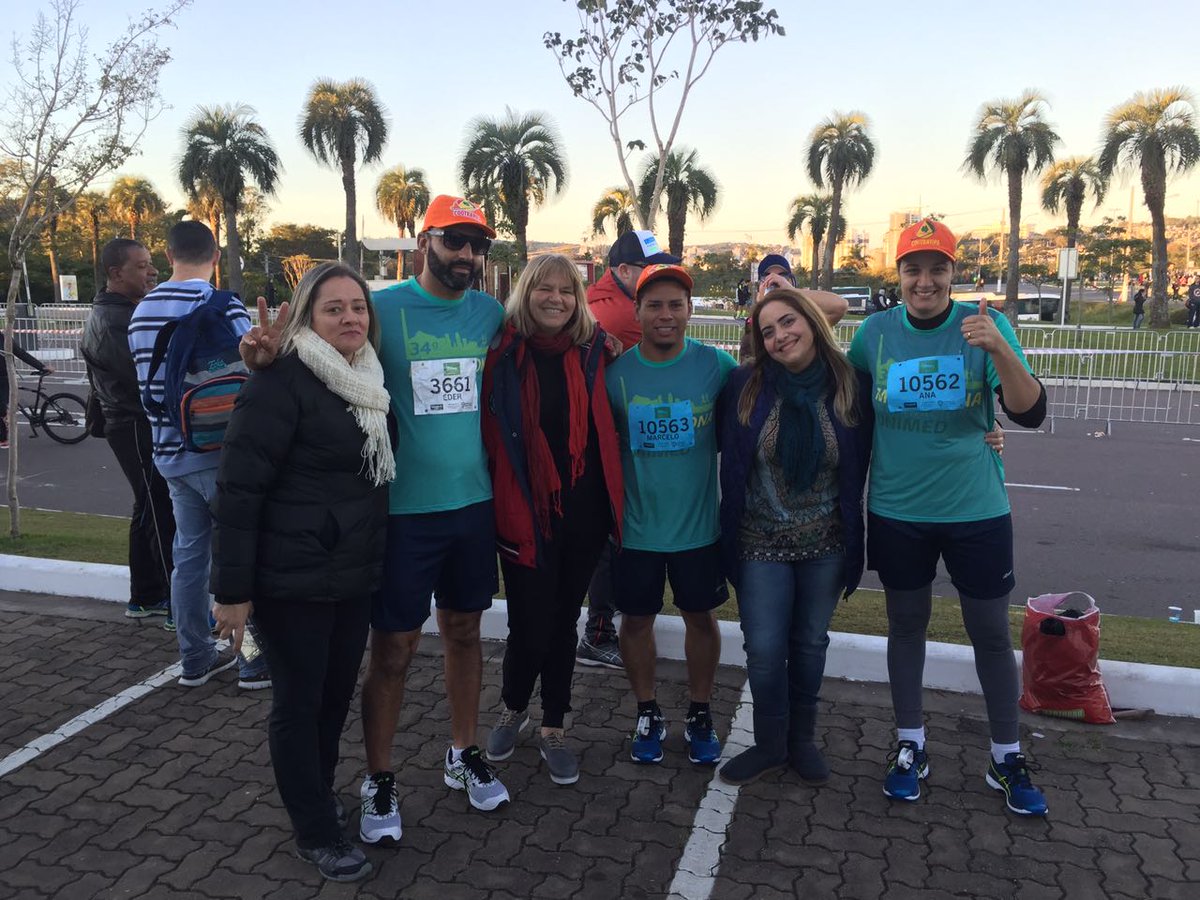 cootravipa's tweet photo. Domingo de orgulho dos nossos atletas! A diretoria e colegas prestigiaram os cooperados que participaram da #MaratonadePOA ! https://t.co/0kQjouwxKs