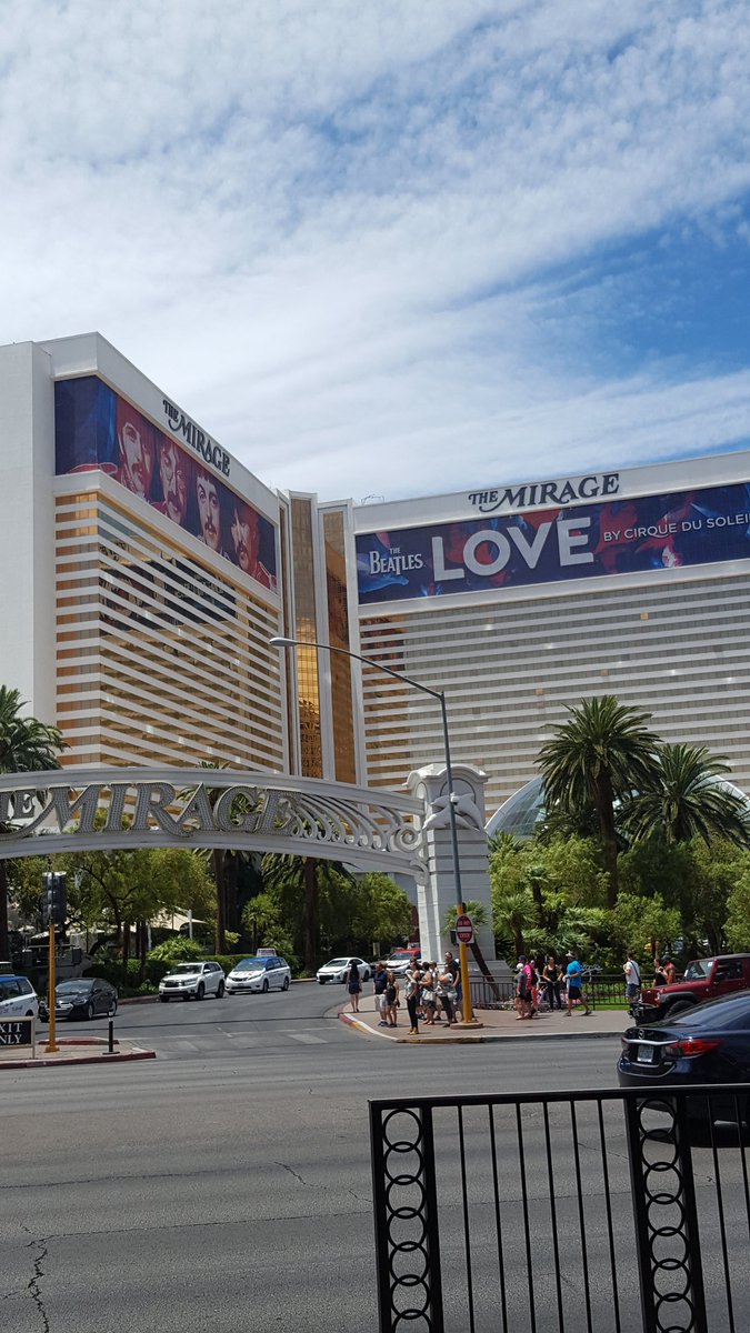 kidvishious's tweet photo. @SarahLennon96 for You ❤..on my trip to LV..☺😗🙄
#RingoRules
#RingoStarr https://t.co/cnLnZAMH5S