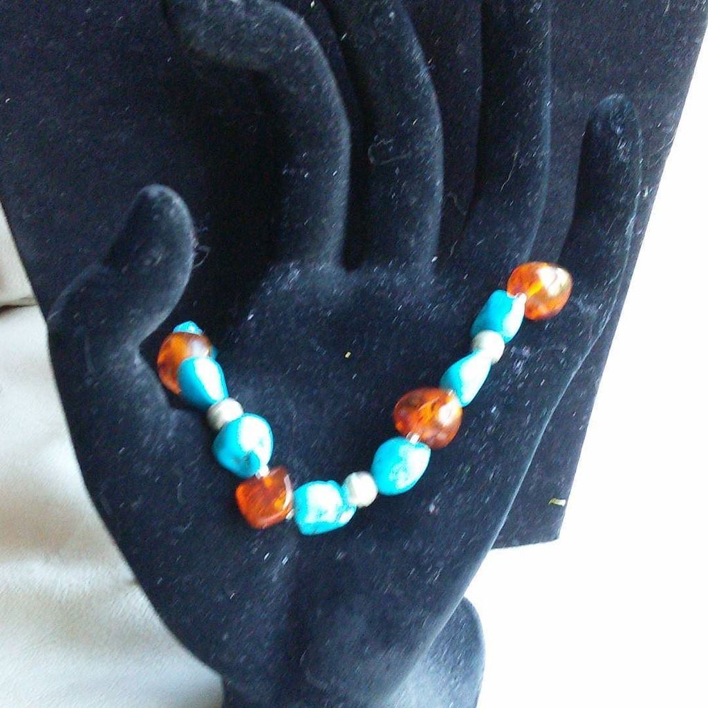 CloudyDaysShop's tweet photo. Turquoise amd Amber? Hell yeah! 8.5" bracelet with silver. #HandmadeJewelry #HandmadeBracelets #CloudyDaysBoutique #turquoisejewelry https://t.co/HxNfwQtNDY