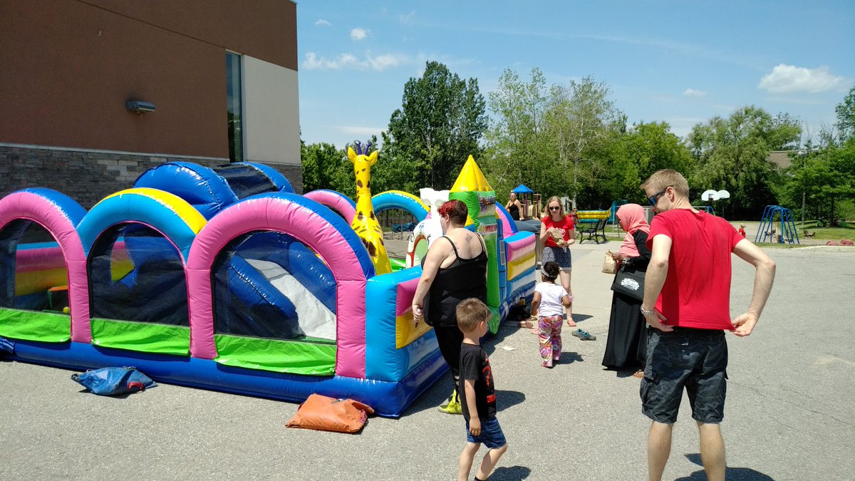 berryonline's tweet photo. Always love visiting #ChandlerMowatCC. A wonderfully diverse neighborhood that loves #NeighboursDay &amp; celebrating #LoveMyHood during #Stop8! https://t.co/kNjN1JPxOg