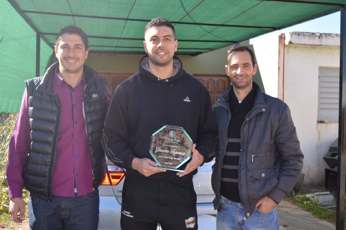FernandoJLuna's tweet photo. Un reconocimiento a su logro deportivo pero por sobre todo un presente a su esfuerzo y humildad! Felicitaciones Germán! https://t.co/RpiUmd7beG
