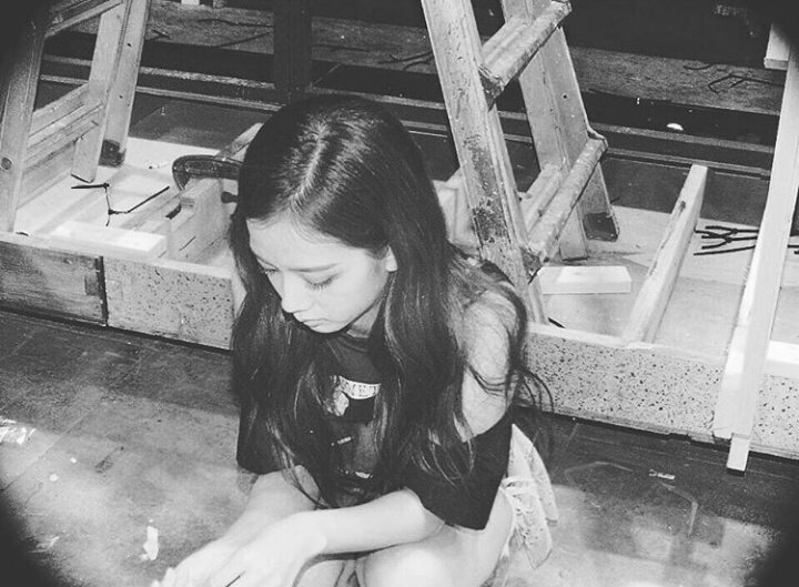 actro_jisoo's tweet photo. And still, she is the prettiest. And i feel blessed for having her, on my arm. https://t.co/r8sbOKwG7R