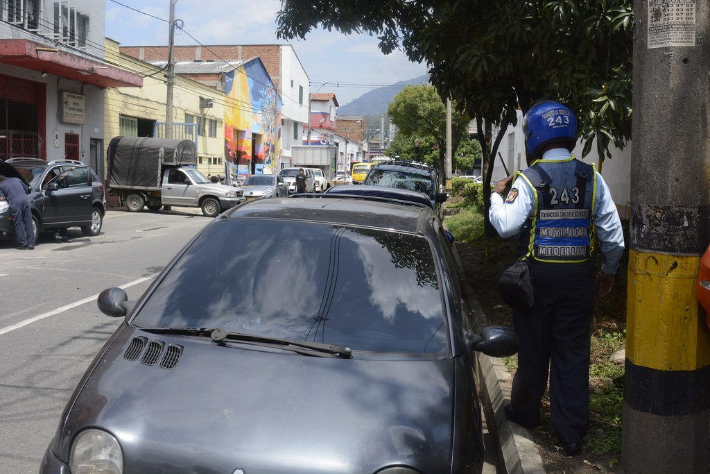 whymedellin's tweet photo. Did You Know? Medellin's Bad Parked Cars Occupy 40% of the Road https://t.co/NQ7CCyeitV https://t.co/VW0TUUCNip