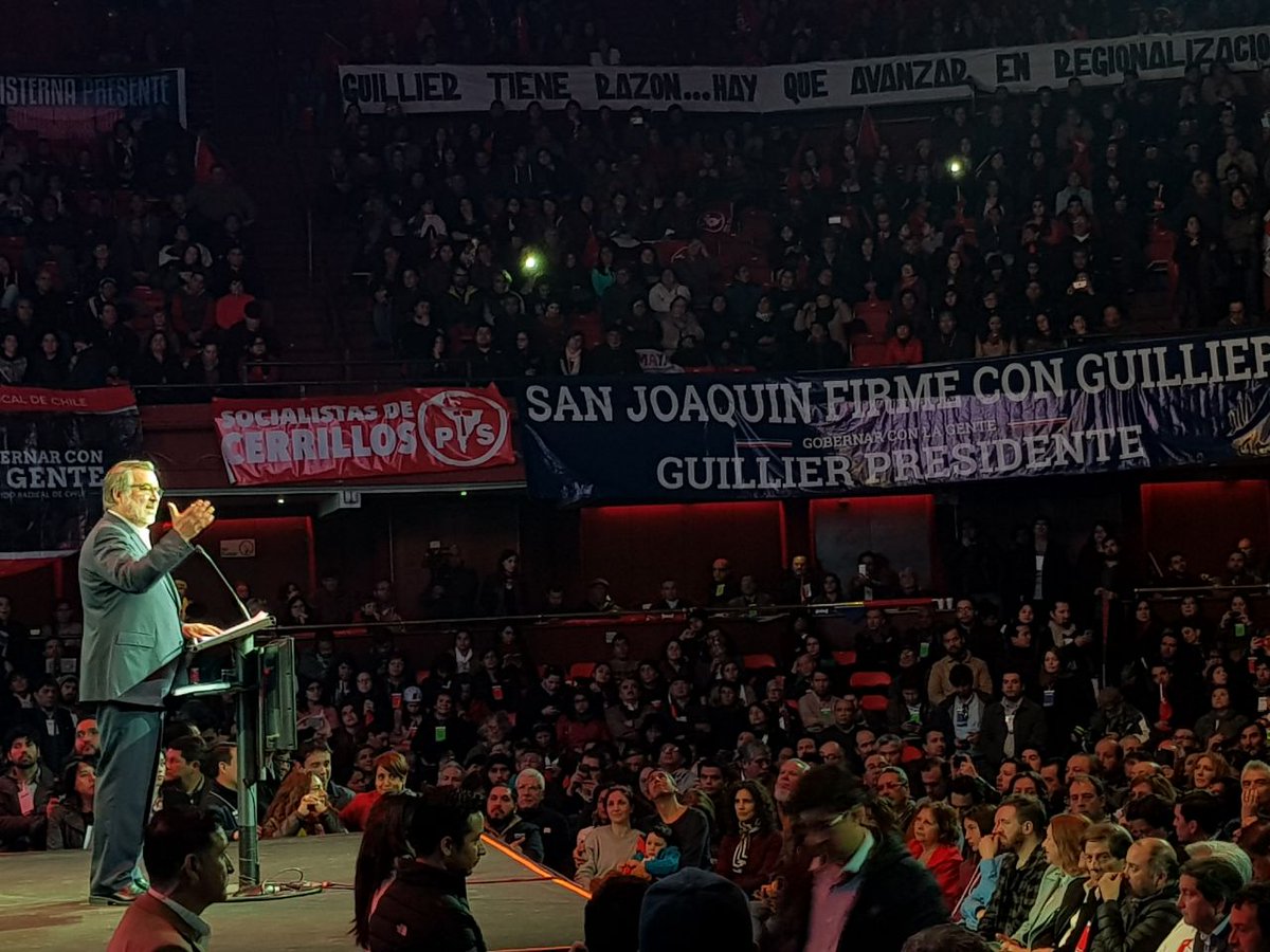 guillier's tweet photo. No vamos a retroceder un metro en las transformaciones que están avanzando #YoFirmoXGuillier https://t.co/M7IvIlA3DP