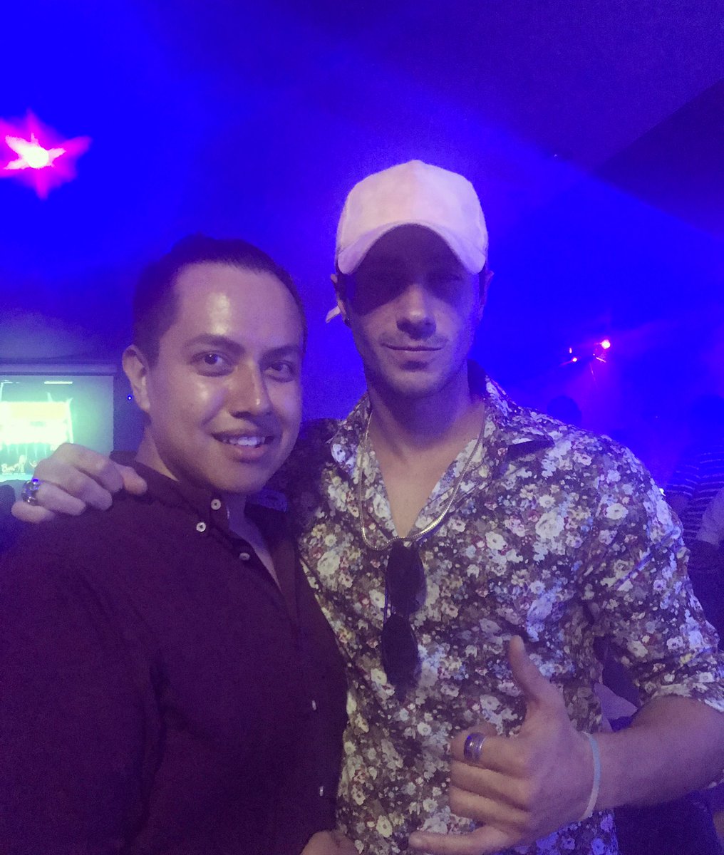 ArturoRivas0712's tweet photo. #Bros #Cuernavaca #BerreoKaraokeBar 🔥@PabloMaba🔥 https://t.co/uifk3fM5cy