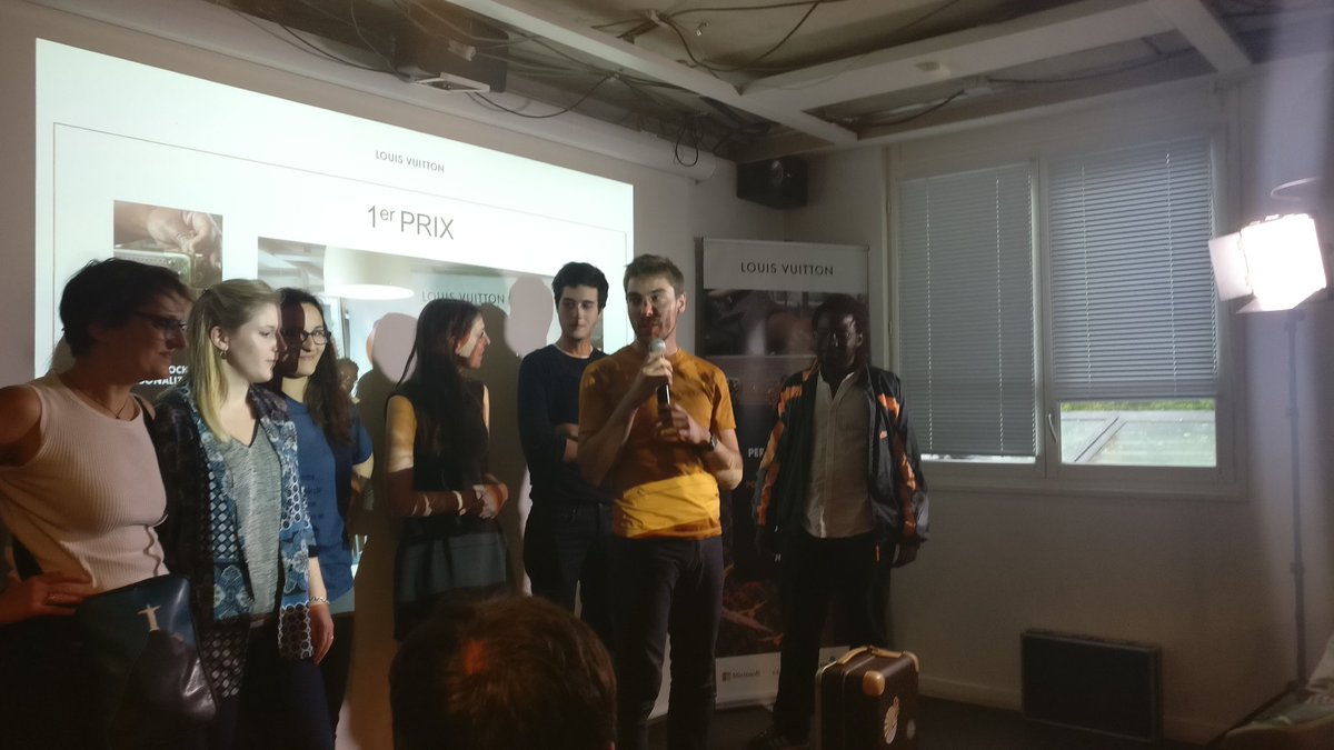 AgnesVISSOUD's tweet photo. Et le 1er Prix pour l'équipe Dans la peau ! #hackathonlv #unlockluxurylv #unlockperso #unlockluxury https://t.co/UQf7NPNGmQ