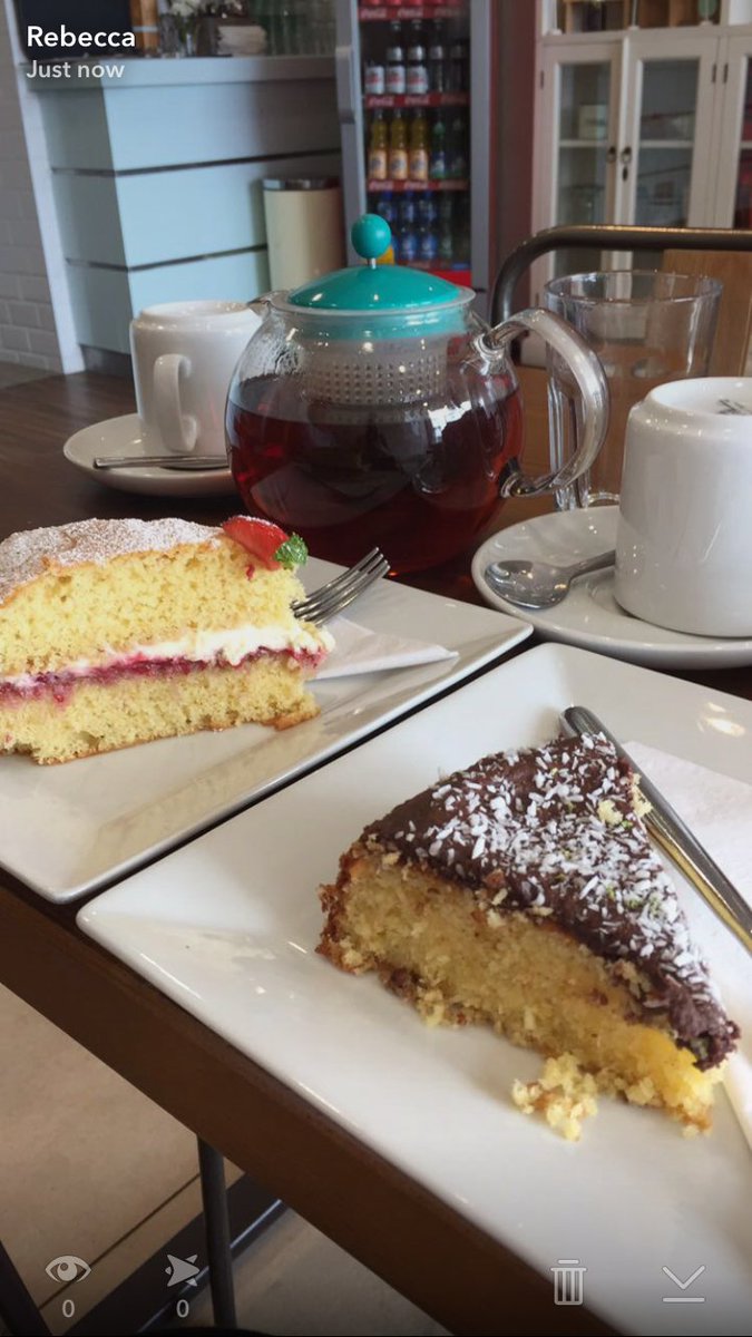 Rebeccaleemedia's tweet photo. Omg....the cakes 💜💜@hardybaker_3 @discoverbundoran @DiscoverIreland #bundoran #donegal #hardybaker #lovecake #lovetravel https://t.co/cuPKHUW10d