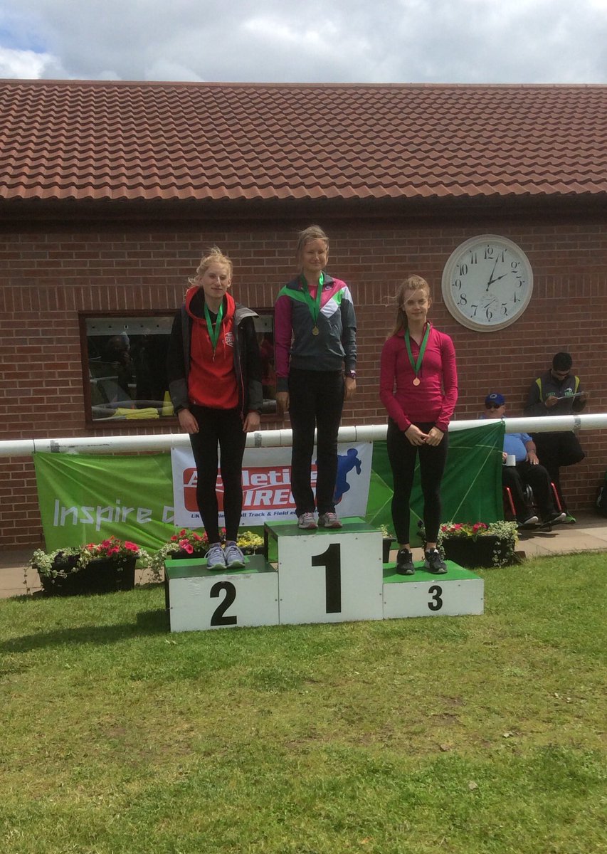 jmccolgan59's tweet photo. Congrats to @MeganBruce97 on taking the bronze medal at Midland Senior C'ships earlier today - #AVEAC https://t.co/kY5KTgHd37