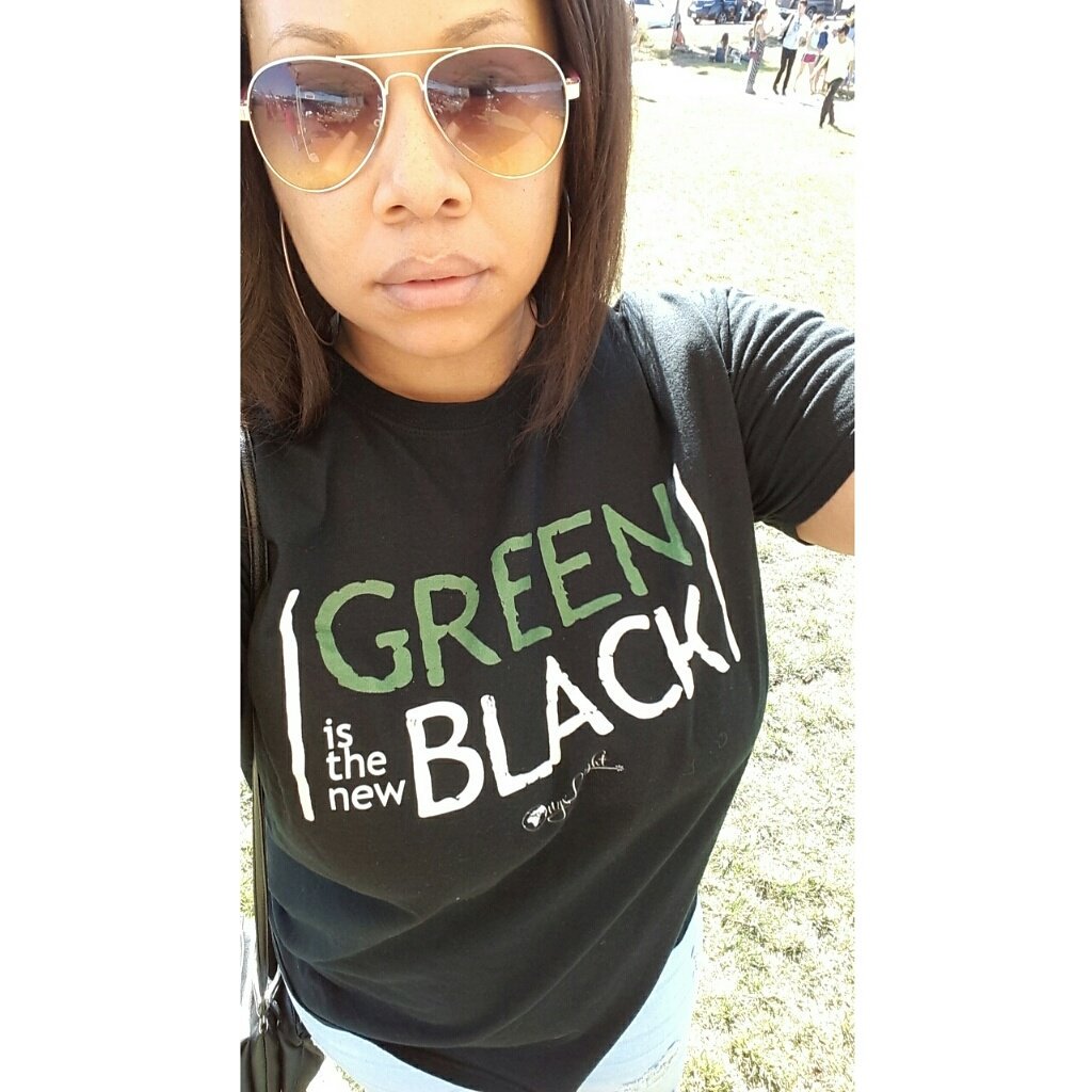 onyx_light's tweet photo. Who else finished the entire Season 5 of #OITNB in 1 day? 😩🙋  

Check out our GREEN IS THE NEW BLACK tee now! (LINK IN BIO) #gitnb https://t.co/9MDhw1NMh2
