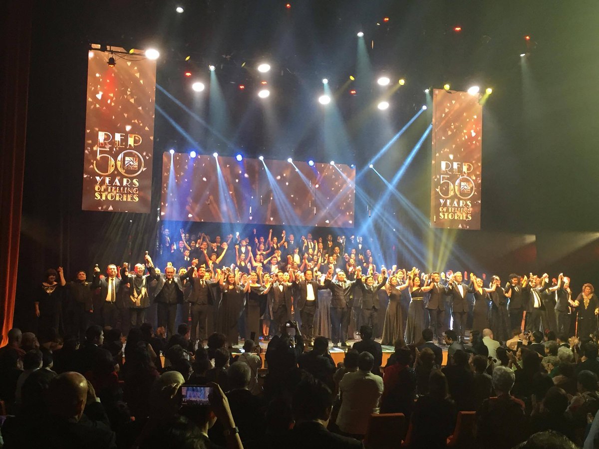 TheaterFansMNL's tweet image. Past and current @RepertoryPH talents take a bow! What an epic way to celebrate 50 amazing, historic years! #REP50 #ComeHomeToRep