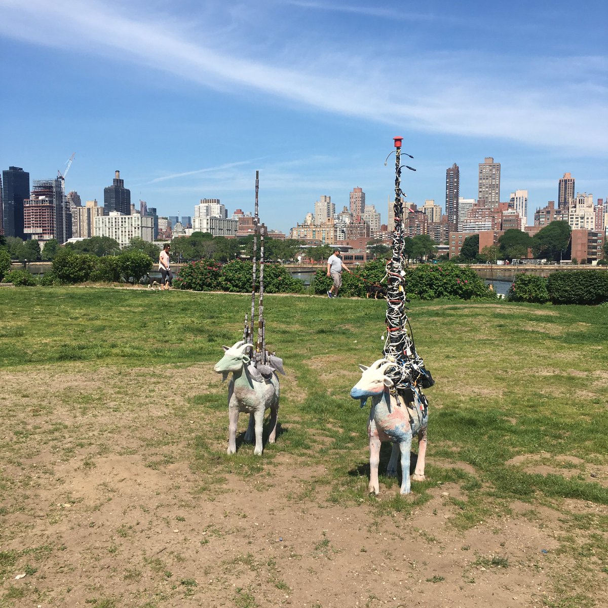 MoviEngCities's tweet photo. Bumped into #NariWard new pieces at @SocratesPark. Loved the sign "Please do not climb the goats" 🐐🐐🐐 #GOATagain #publicart #ITweetMuseums https://t.co/nEQanZLFi7