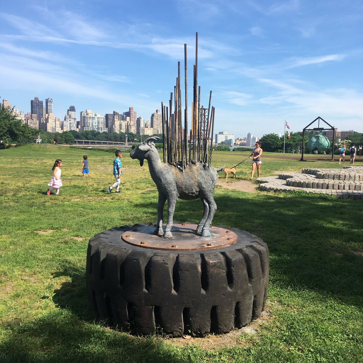 MoviEngCities's tweet photo. Bumped into #NariWard new pieces at @SocratesPark. Loved the sign "Please do not climb the goats" 🐐🐐🐐 #GOATagain #publicart #ITweetMuseums https://t.co/nEQanZLFi7