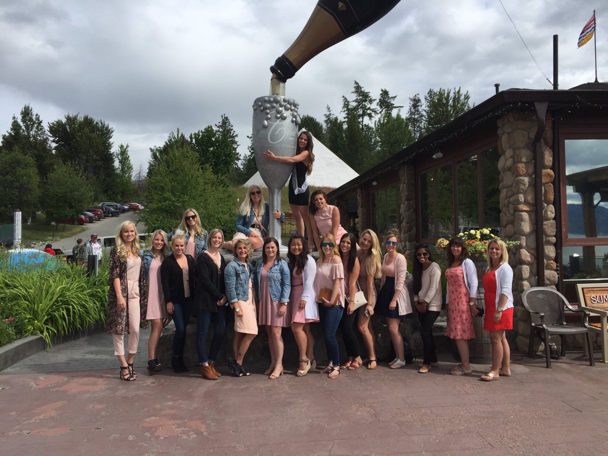 RootsVinesTours's tweet photo. This bachelorette group was happy @summerhillwine #SunsetBistro #wineandcelebrations #lakeshorewineries #explorekelowna #siplocal #goodtimes https://t.co/sUtGbN9wJR