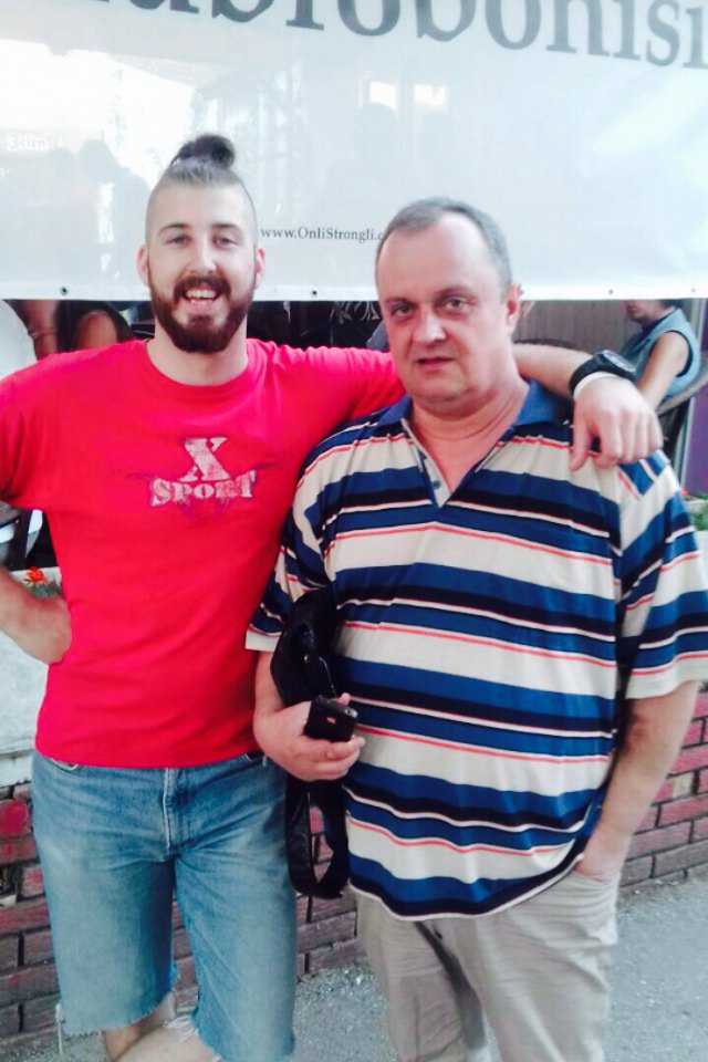 DusanStankovic4's tweet photo. Sa @belisamojako #SamoJako u Mladenovcu
Sliku je očudotvorio @pukovnikbeli https://t.co/nl0Fj776FS