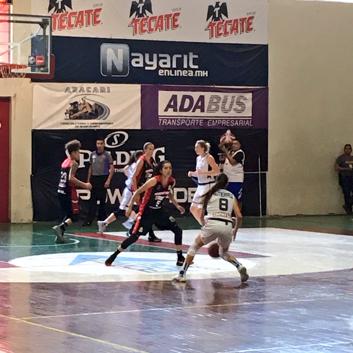 TapatiasJ's tweet photo. Finaliza el primer periodo el Marcador @tinashydrosense nos indica @MexcaltecasNay 20-6 #Tapatias #GranFinalFour #SeBuscaCampeon #LMBPF https://t.co/8MCXQxA5x6